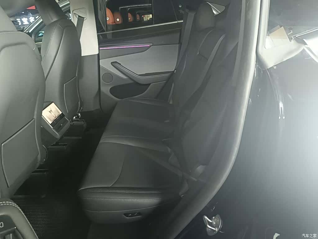 Tesla Model Y, 2025 17
