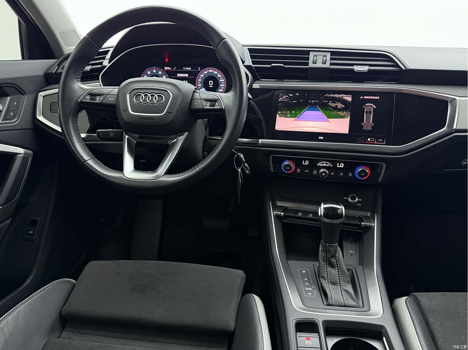Audi Q3, 2022 10