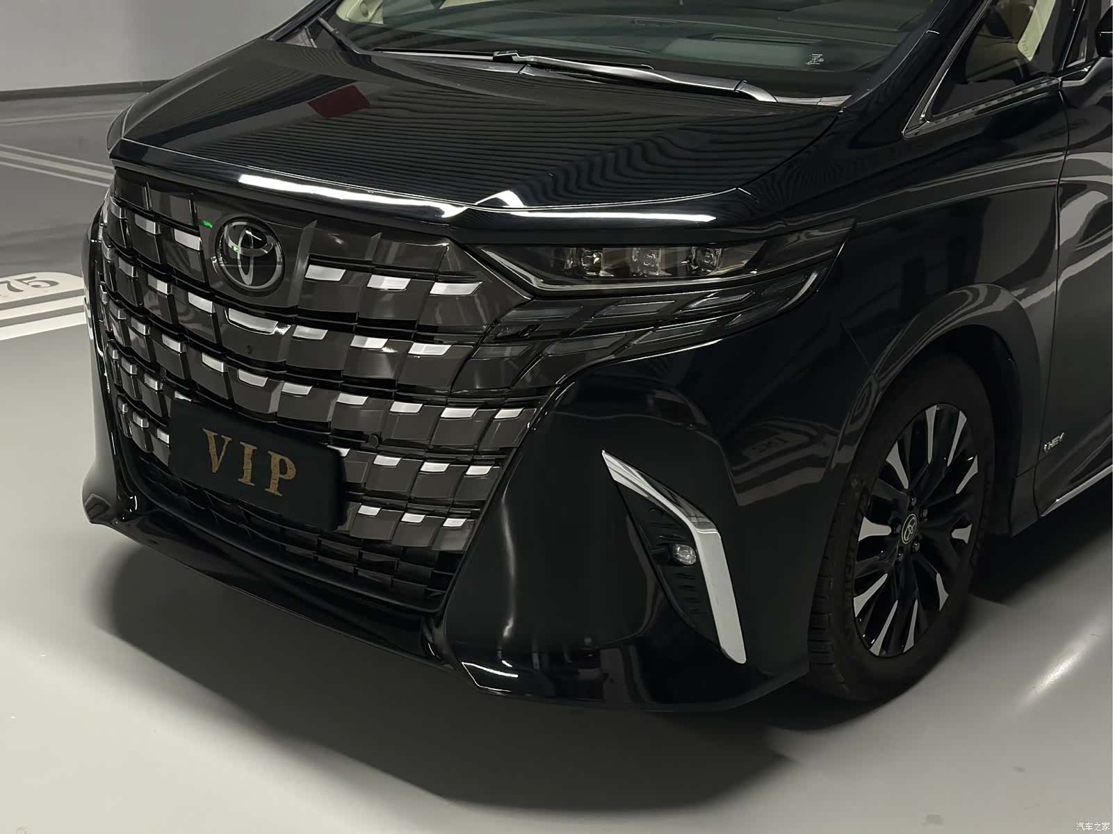 Toyota Alphard, 2024 4