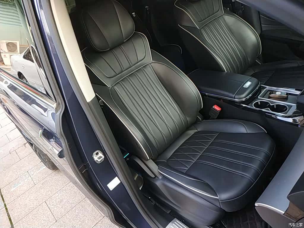 Roewe iMAX8, 2022 25