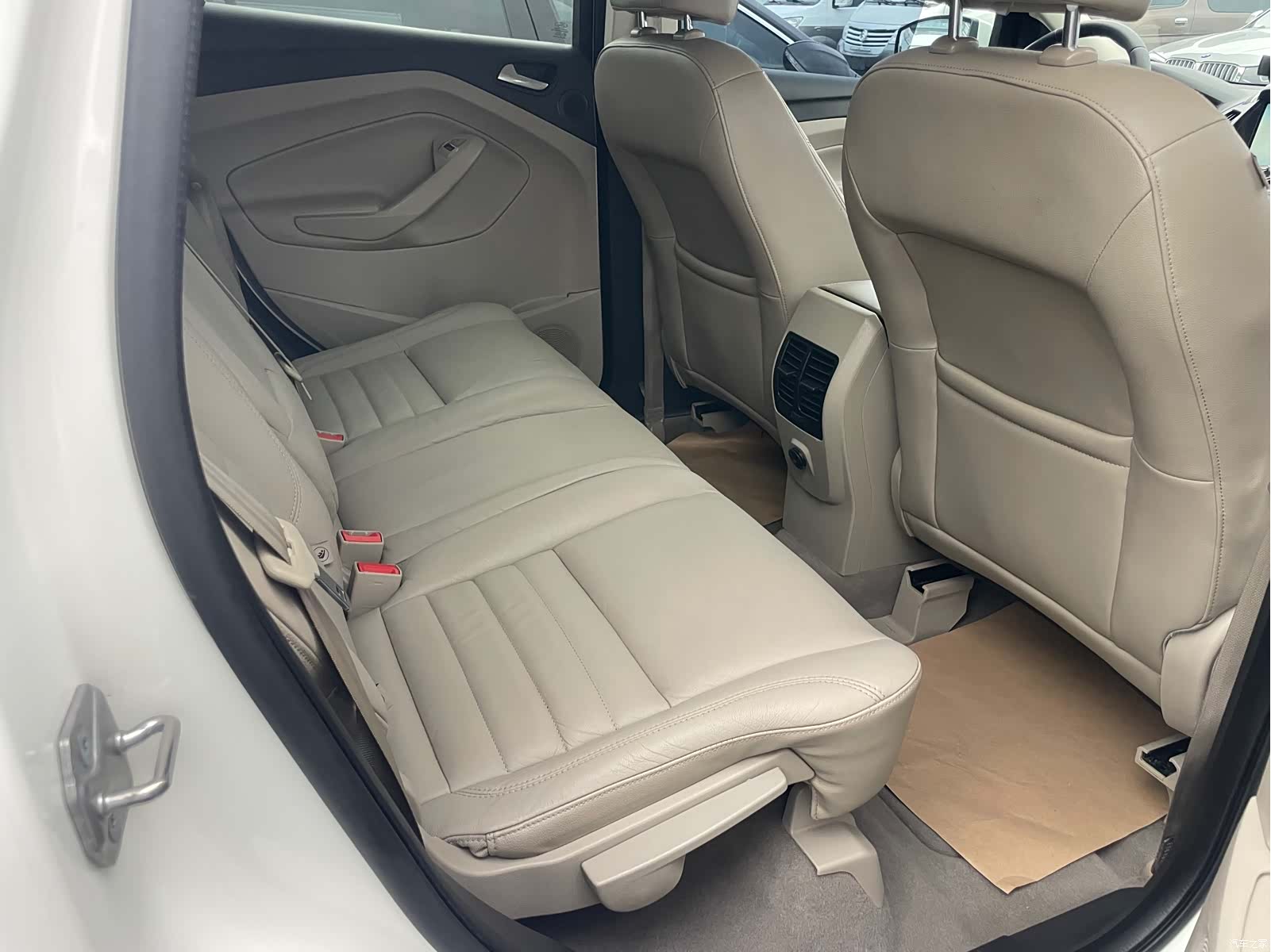 Ford Kuga, 2015 14