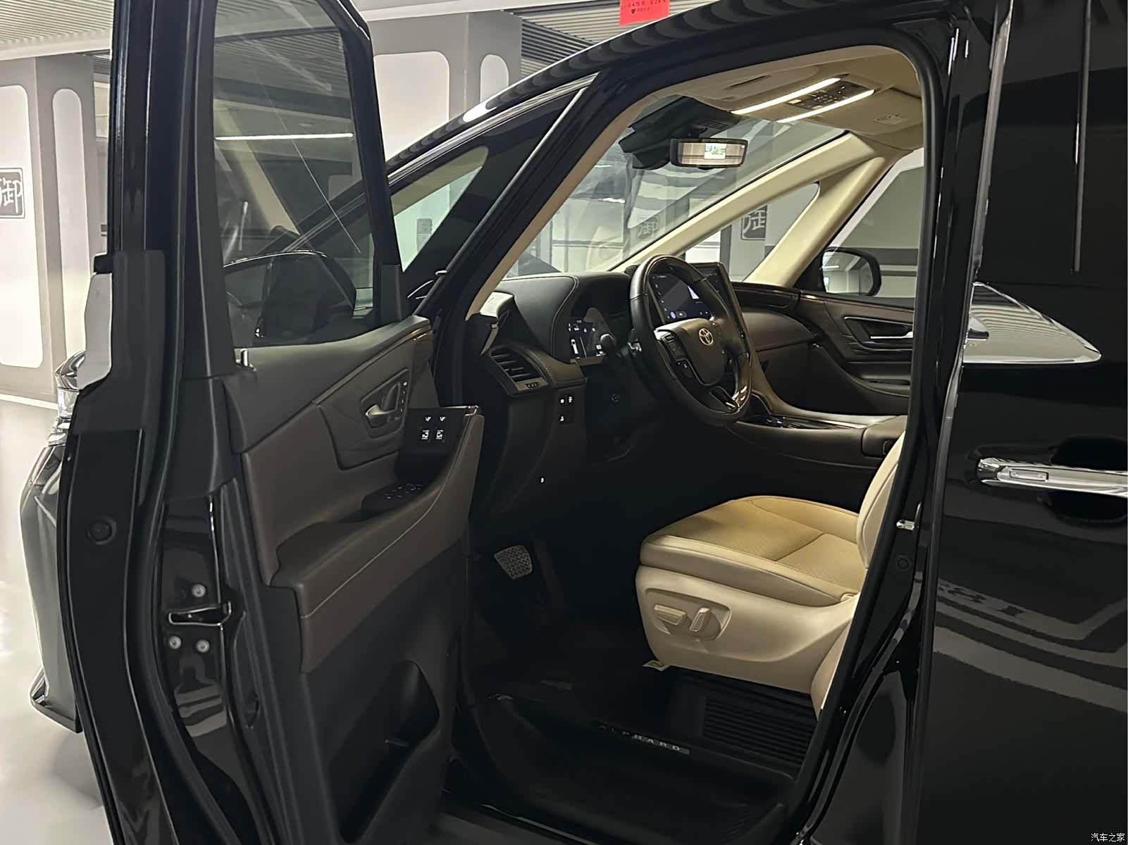 Toyota Alphard, 2024 7