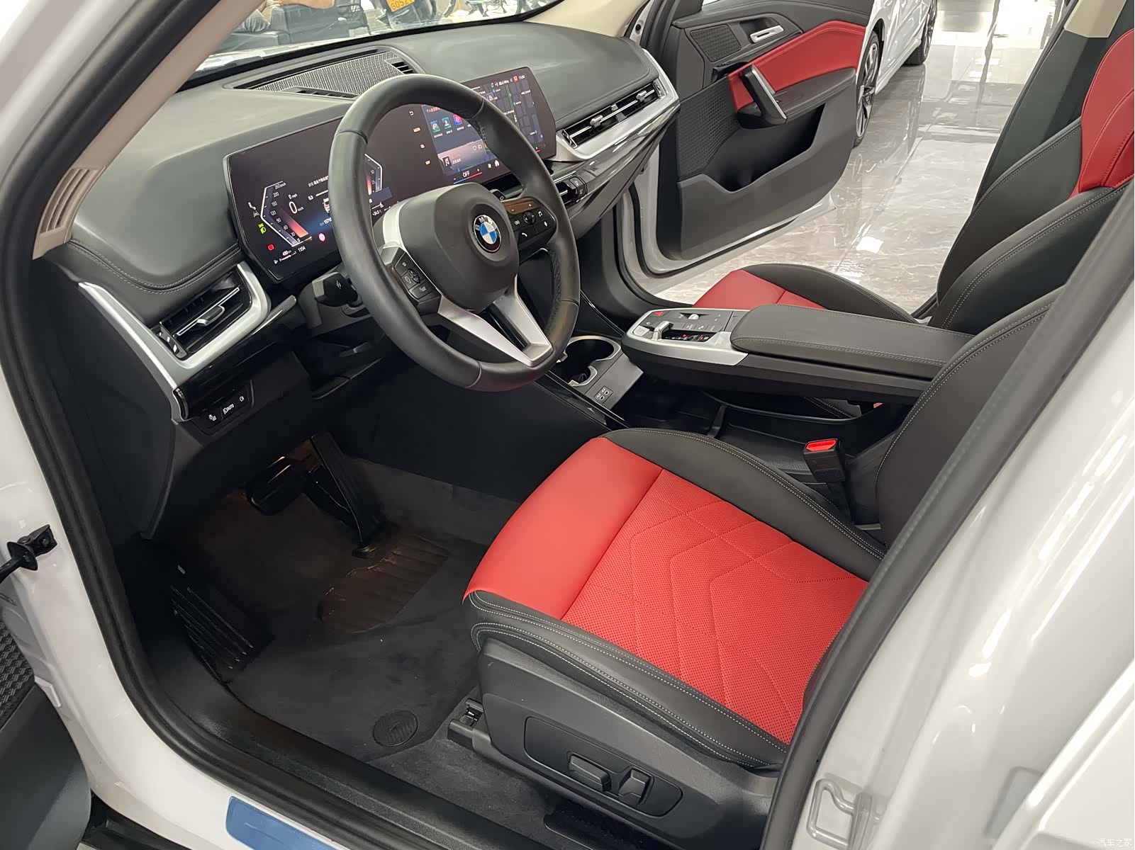 BMW X1, 2023 все фото
