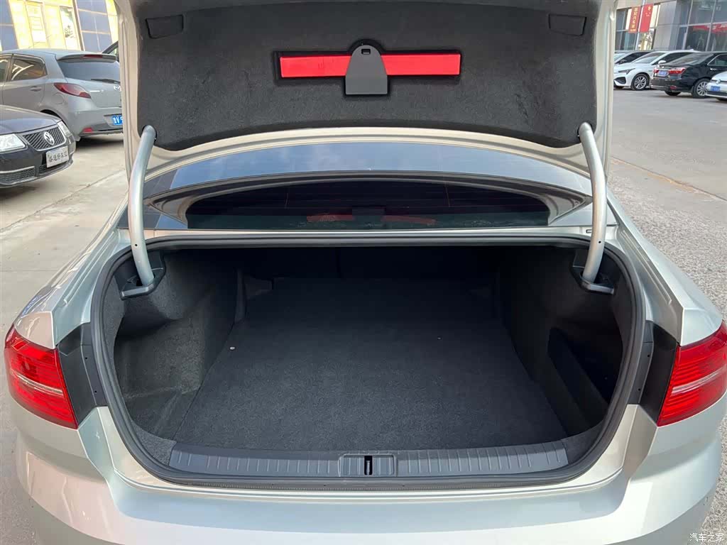 Volkswagen Magotan, 2018 16