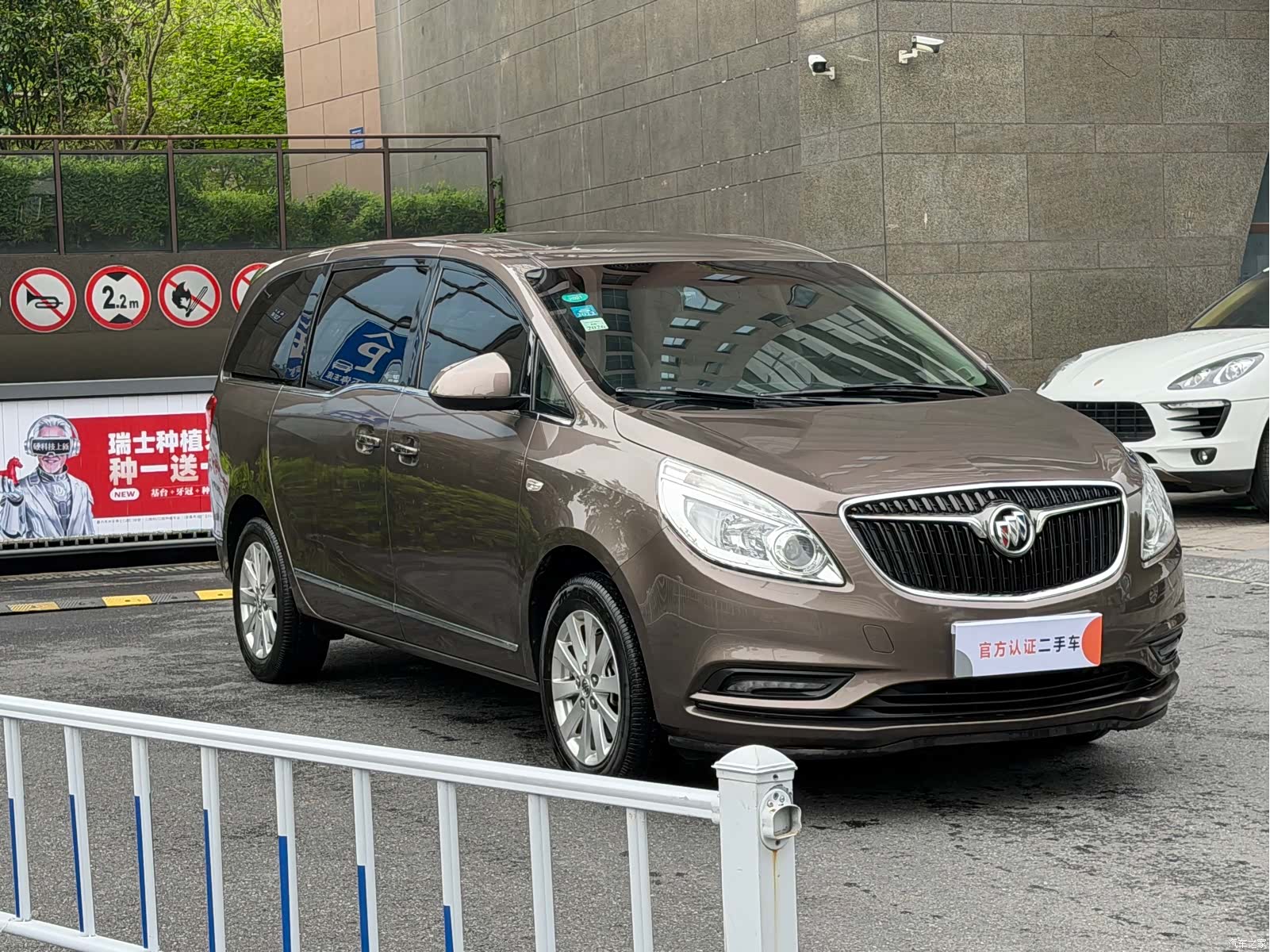 Buick GL8, 2018 3