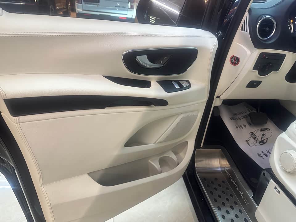 Mercedes-Benz V-class