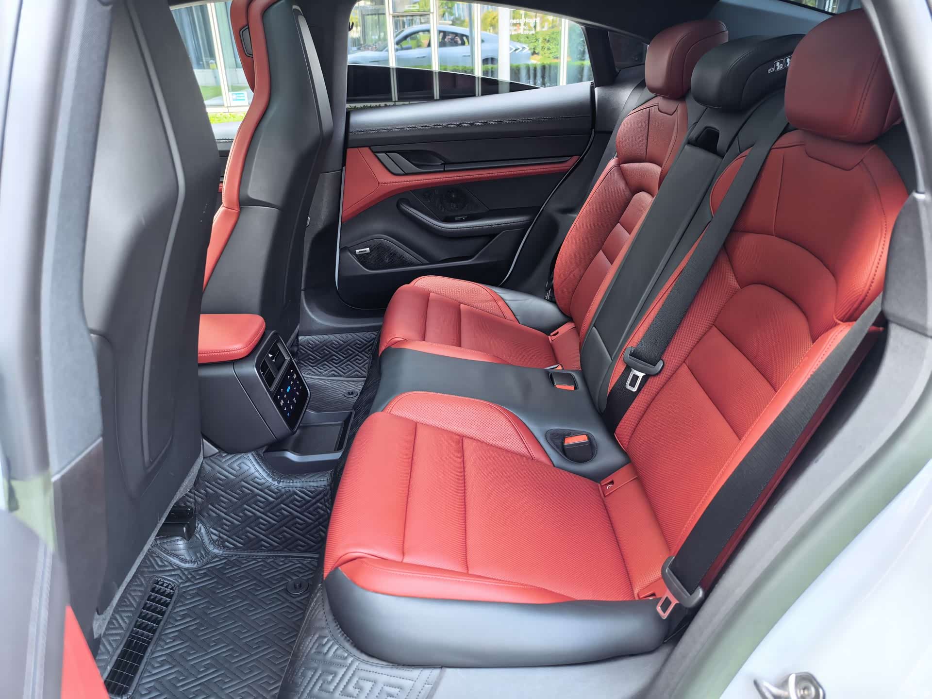 Porsche Taycan, 2023 44