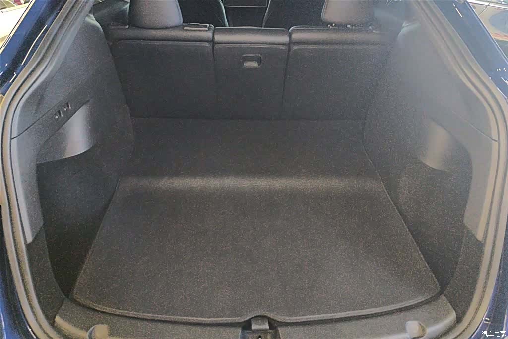 Tesla Model Y, 2024 4