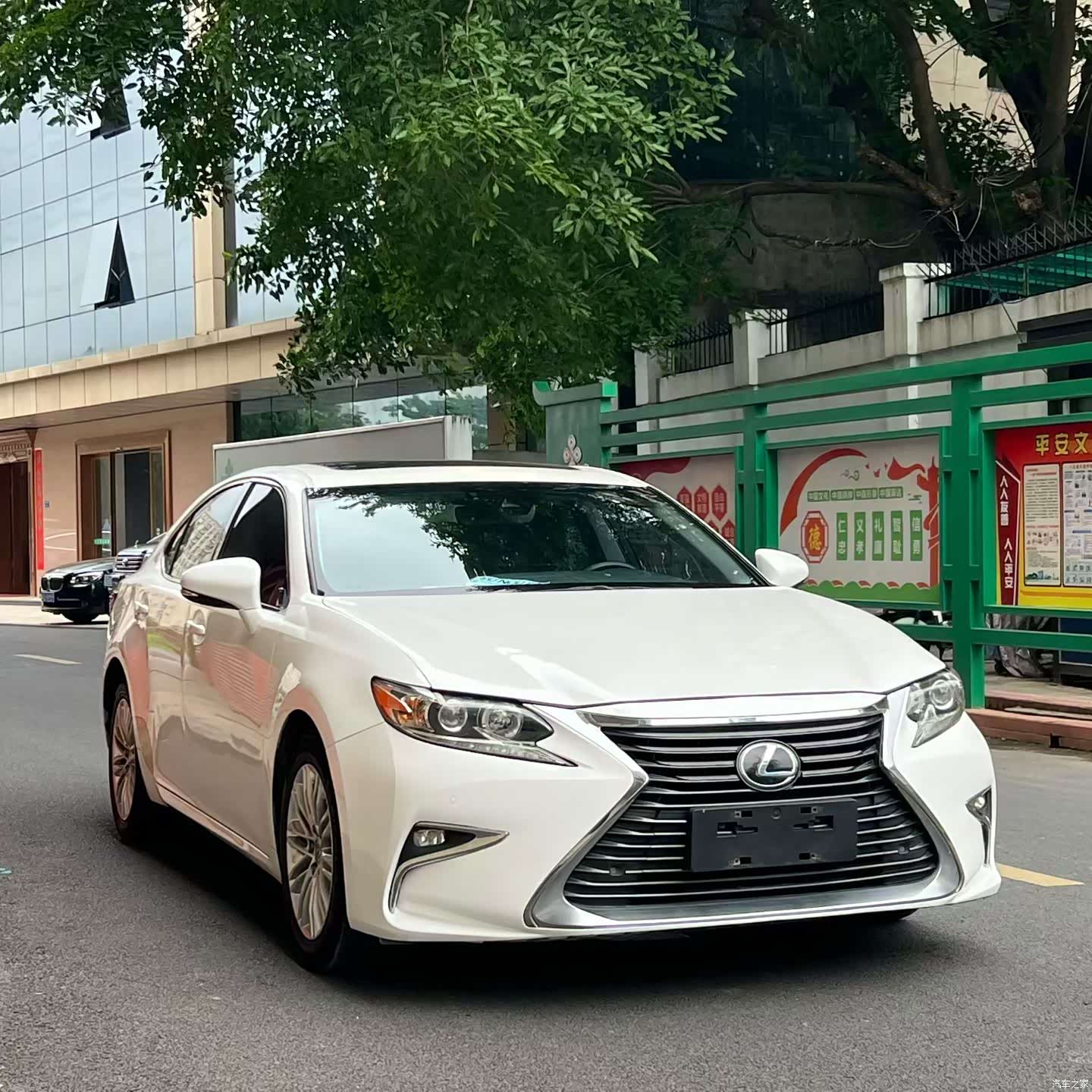 Lexus ES, 2016 3
