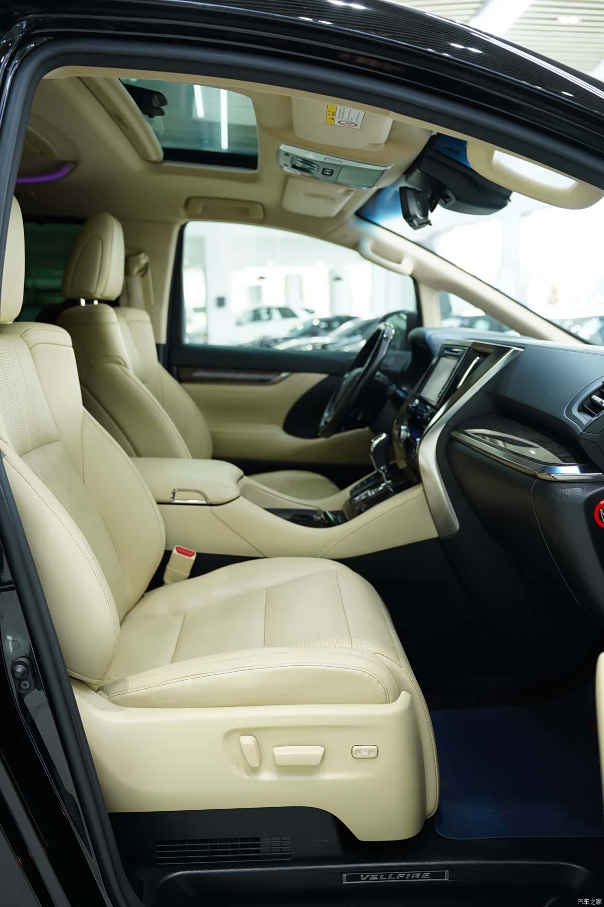 Toyota Vellfire, 2020 13