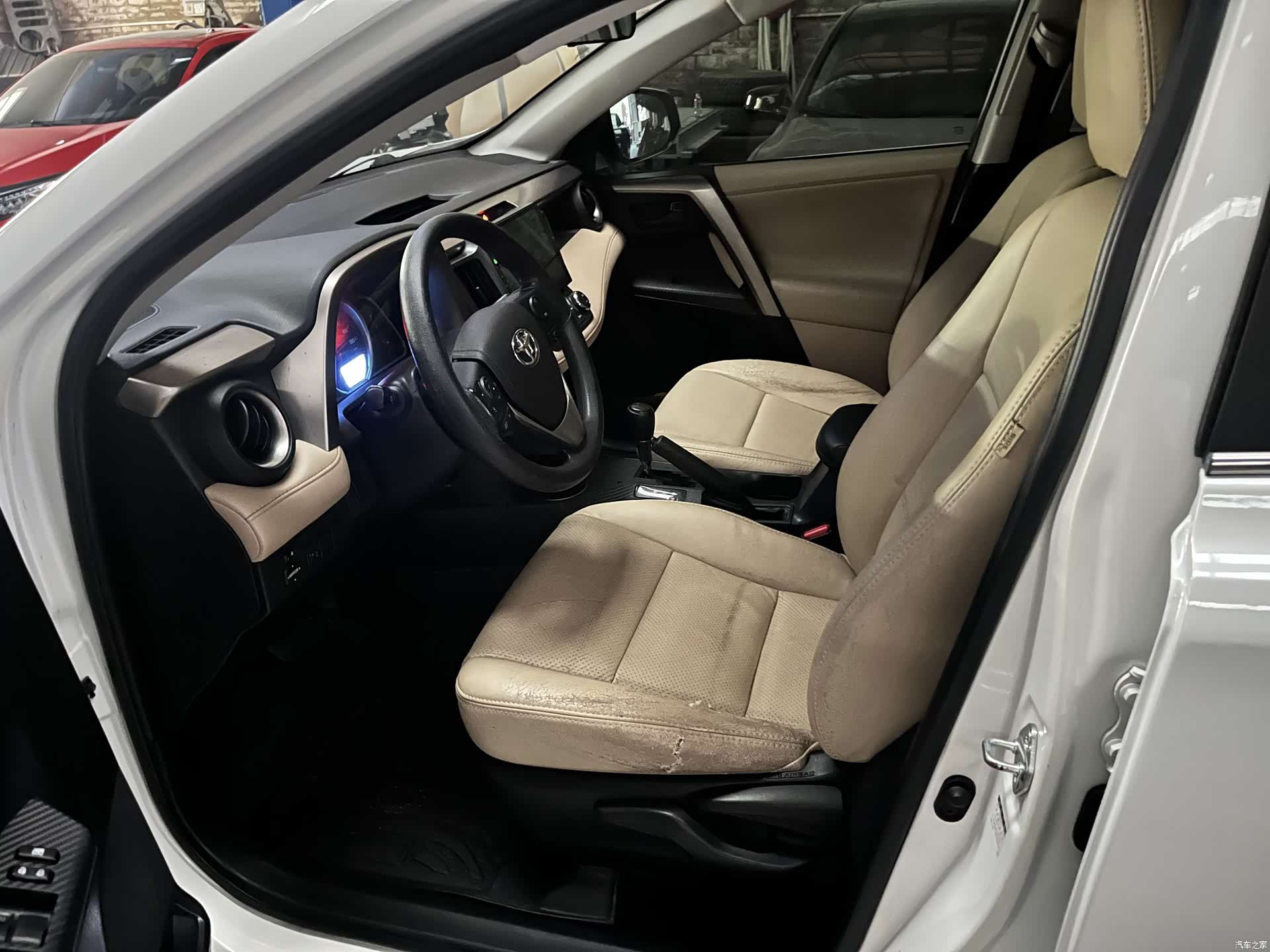 Toyota RAV4, 2015 3