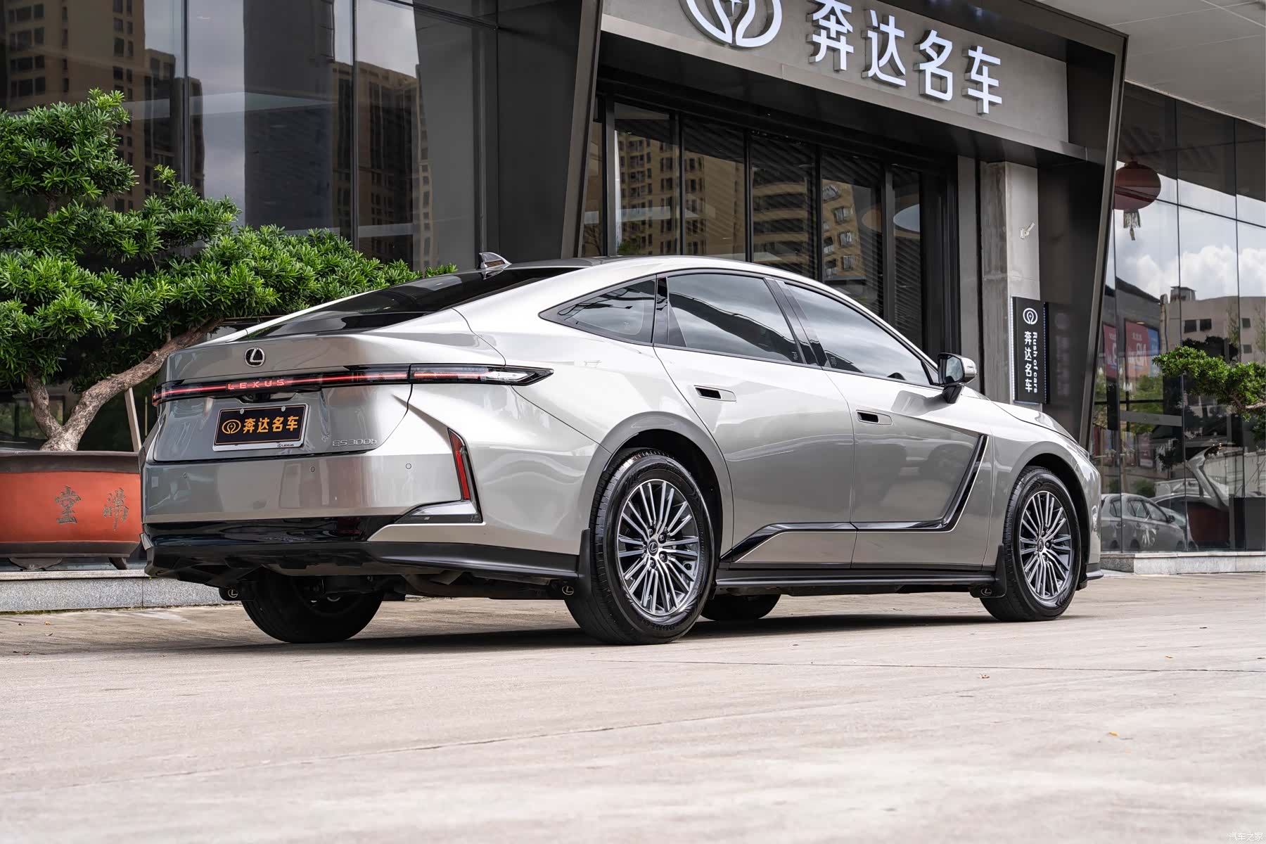 Lexus ES, 2026 3