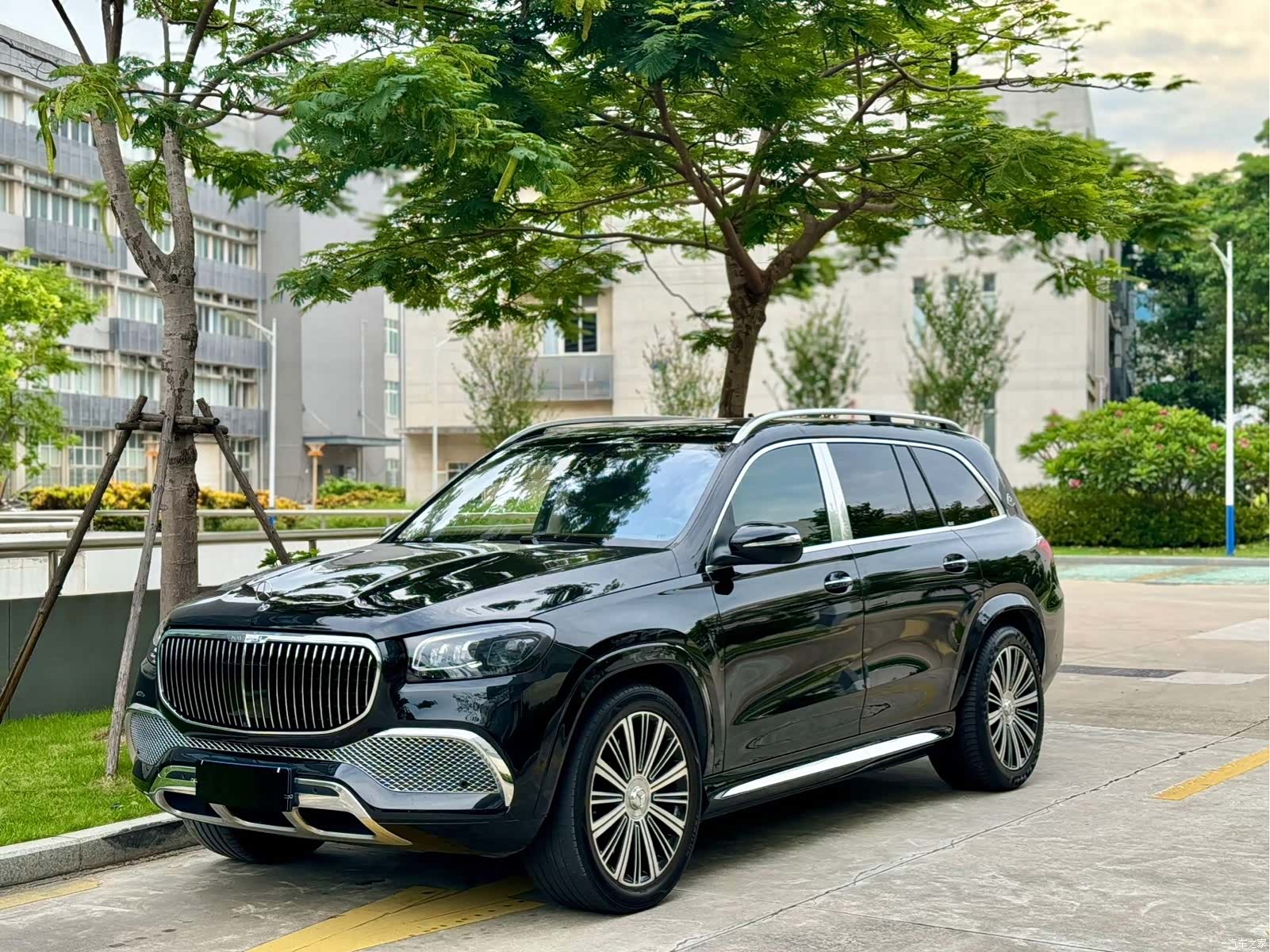 Maybach GLS, 2021 1