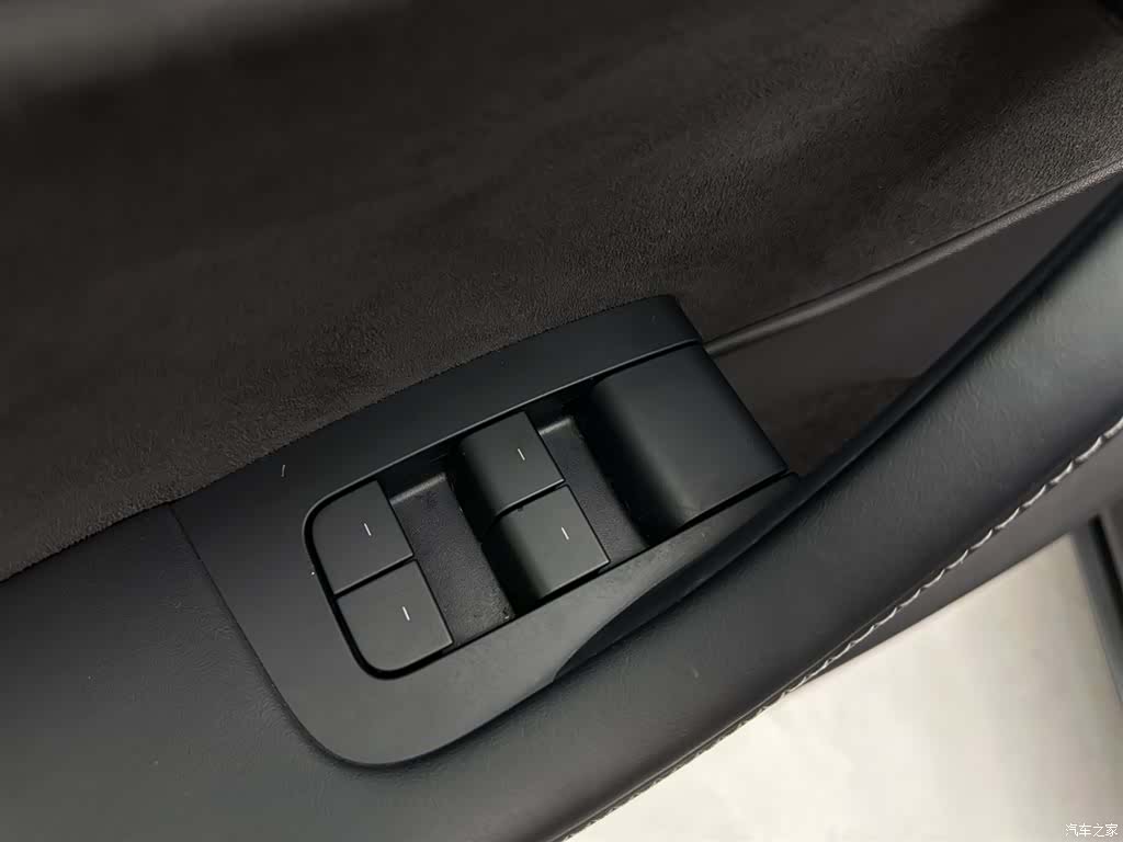 Tesla Model Y, 2024 23