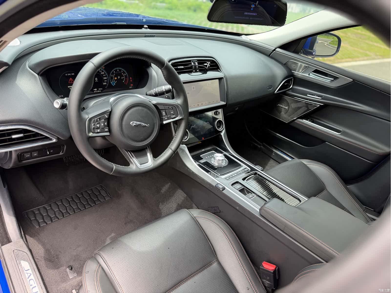 Land Rover XEL, 2018 10