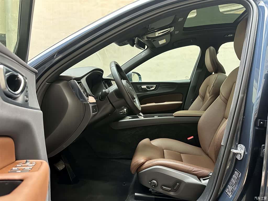 Volvo XC60, 2025 9