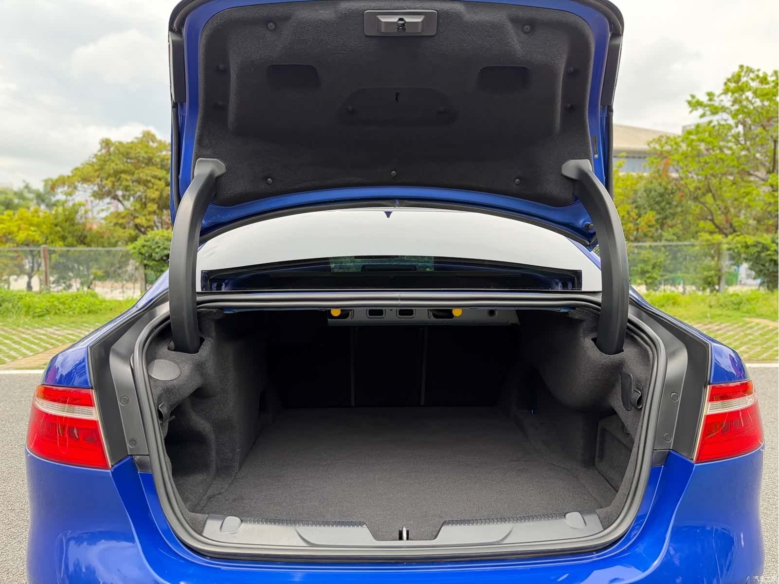 Land Rover XEL, 2018 24