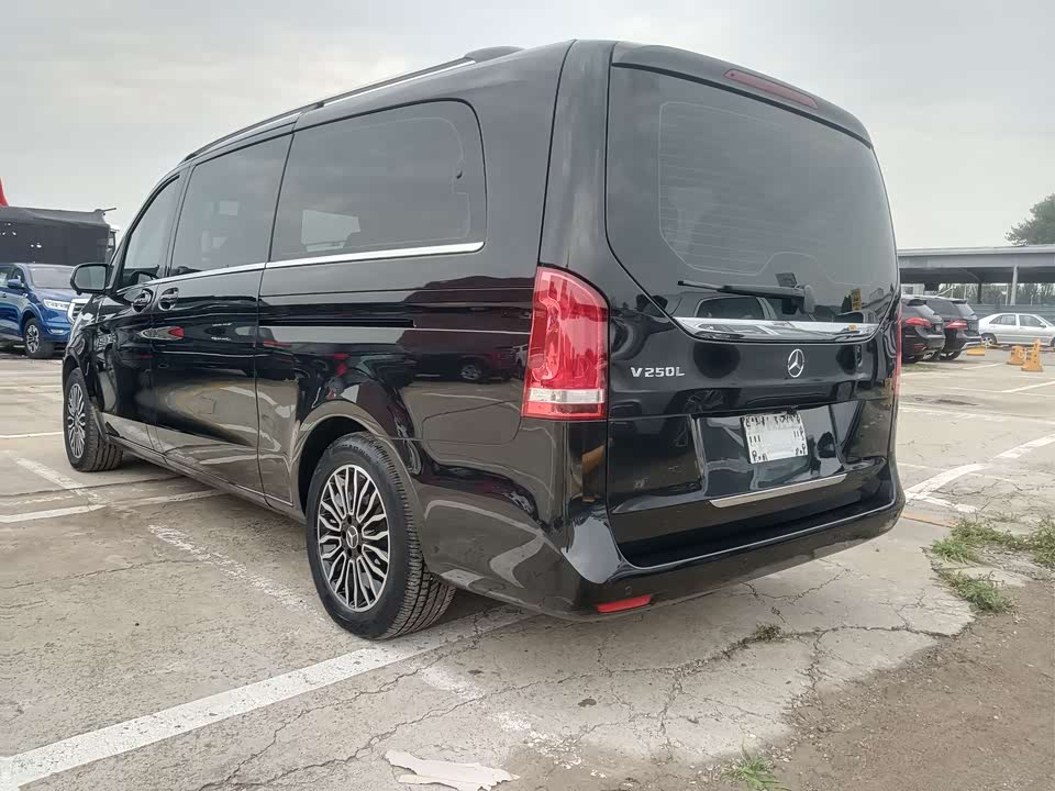 Mercedes-Benz V-class