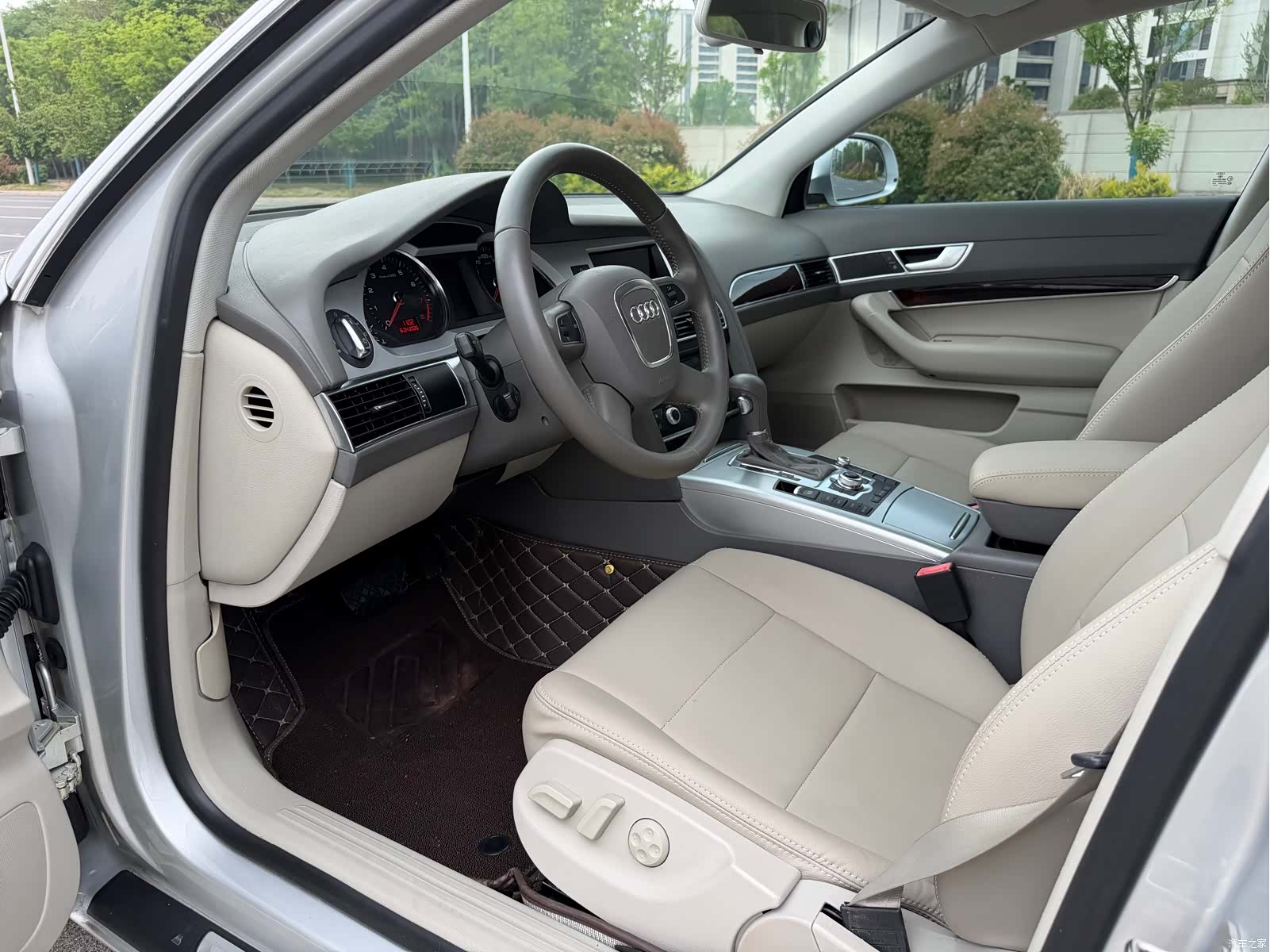 Audi A6L, 2010 9