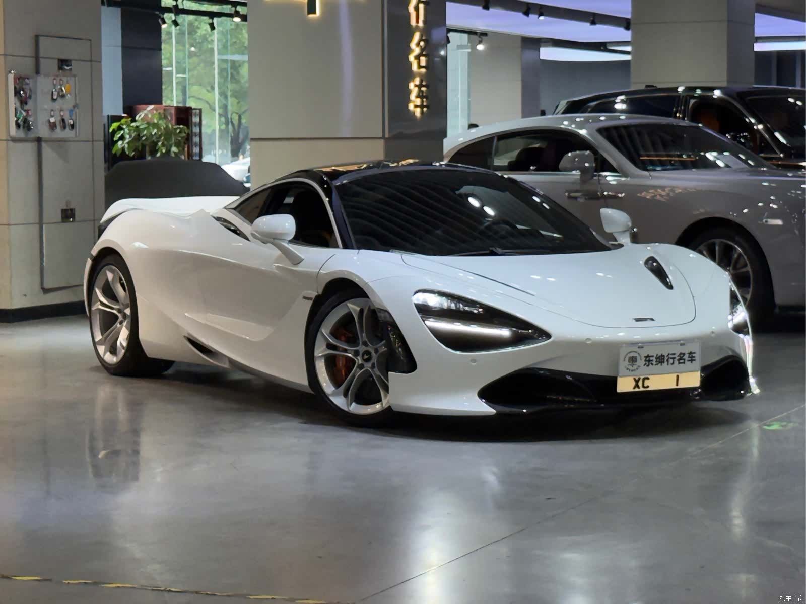 McLaren 720S, 2020 6