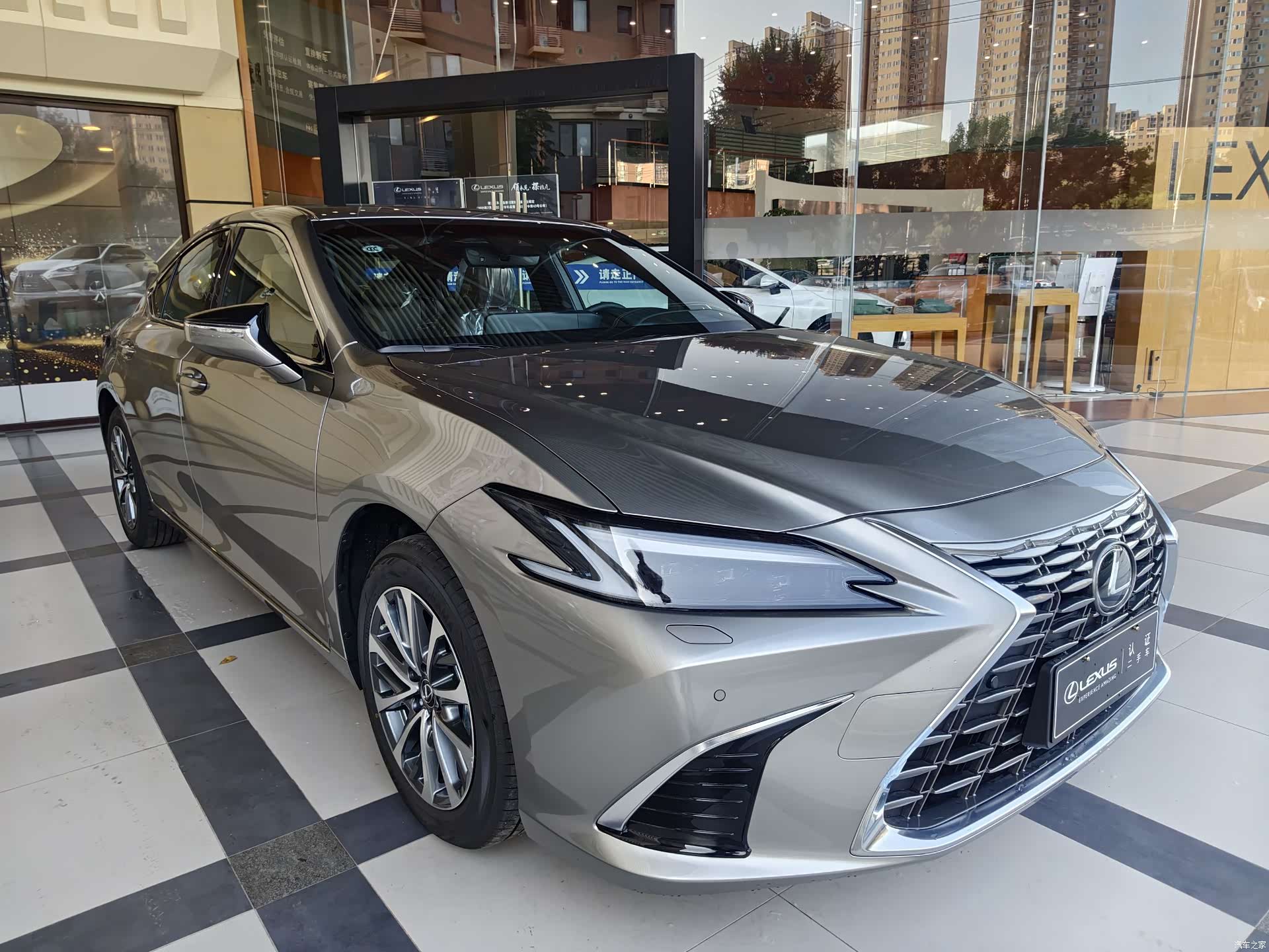 Lexus ES, 2026 9