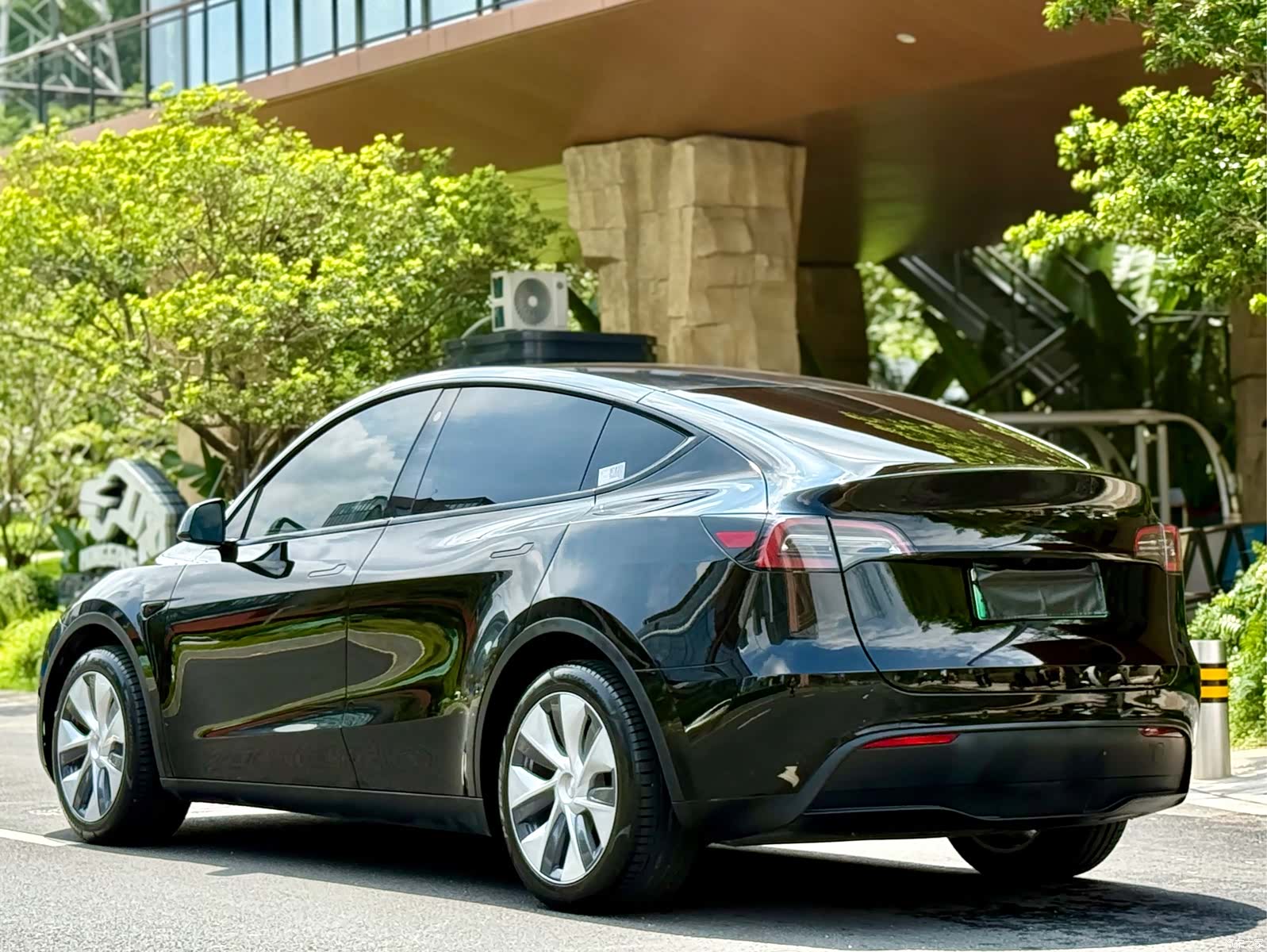 Tesla Model Y, 2023 6