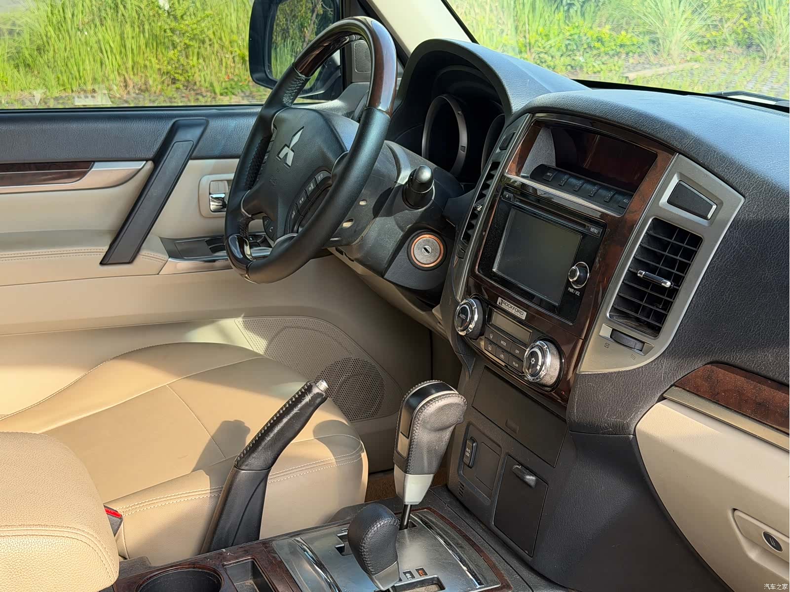 Mitsubishi Pajero, 2020 10