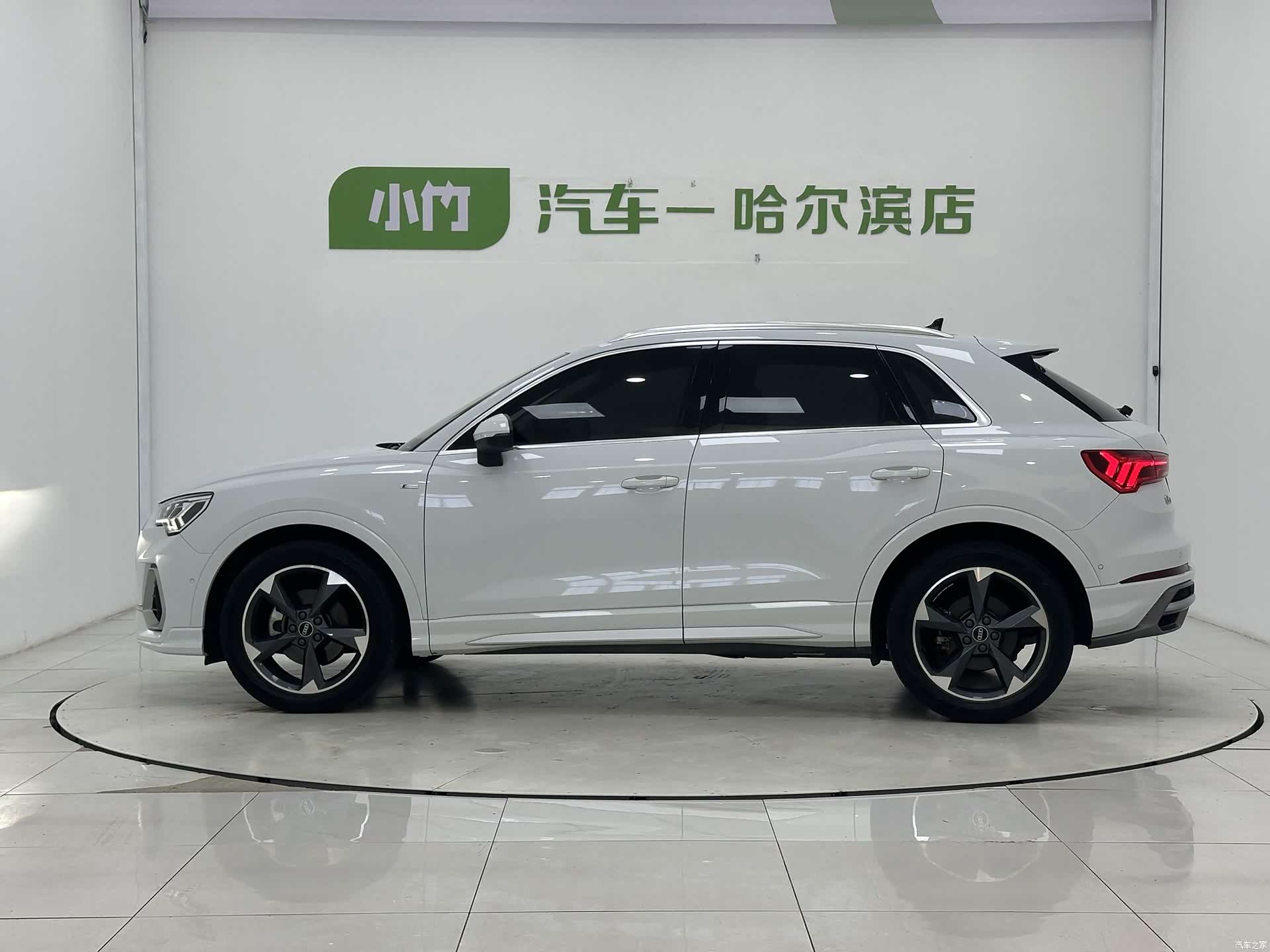 Audi Q3, 2022 все фото
