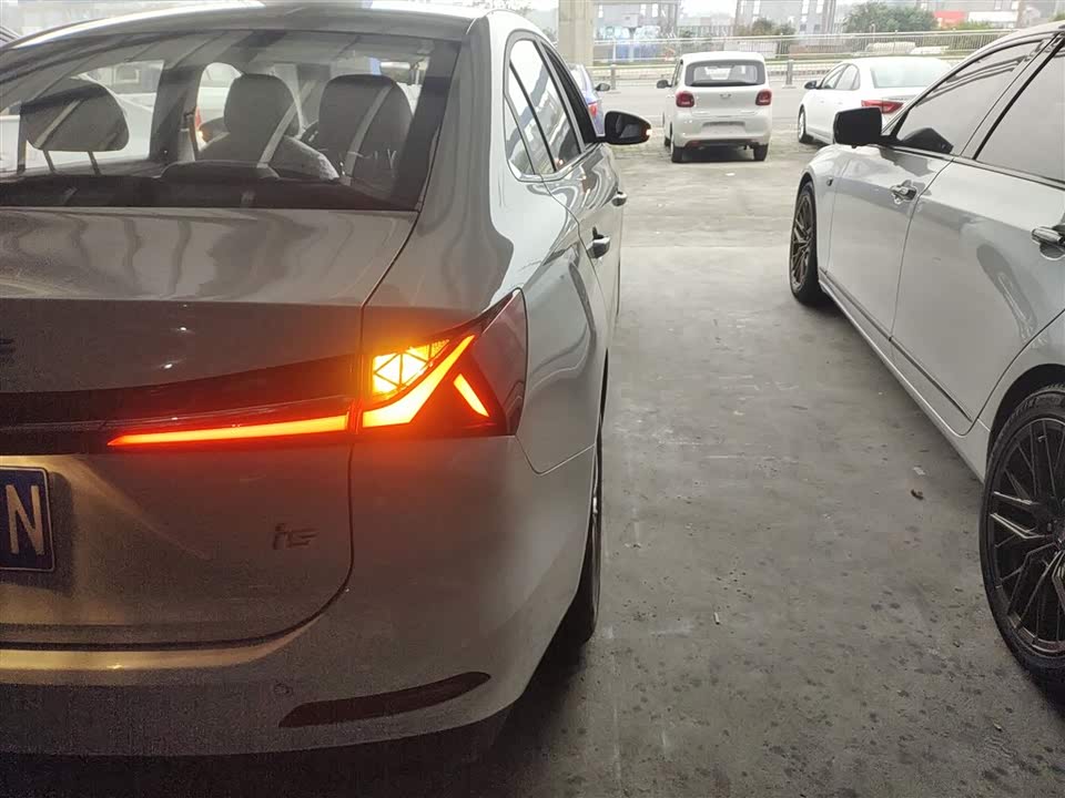 Roewe i5