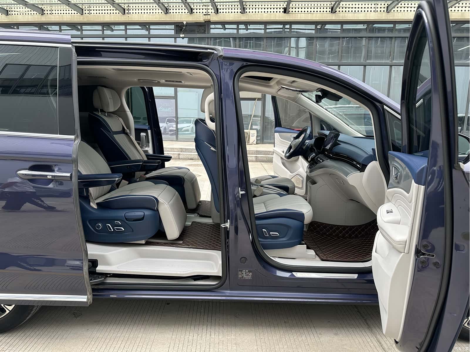 Roewe iMAX8, 2022 18