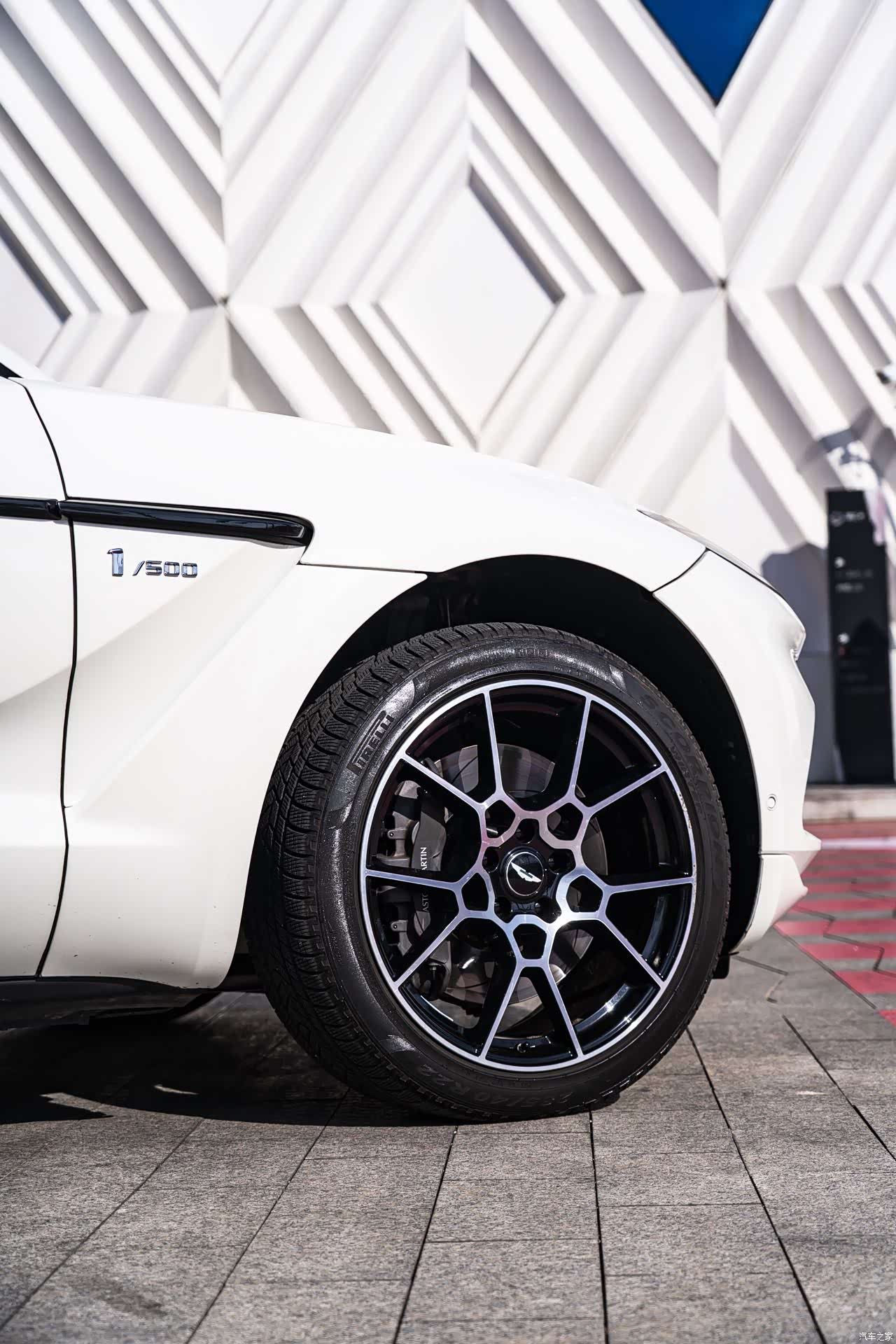Aston Martin DBX, 2021 19