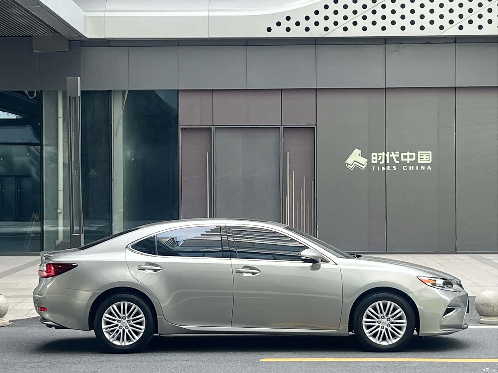 Lexus ES, 2018 10