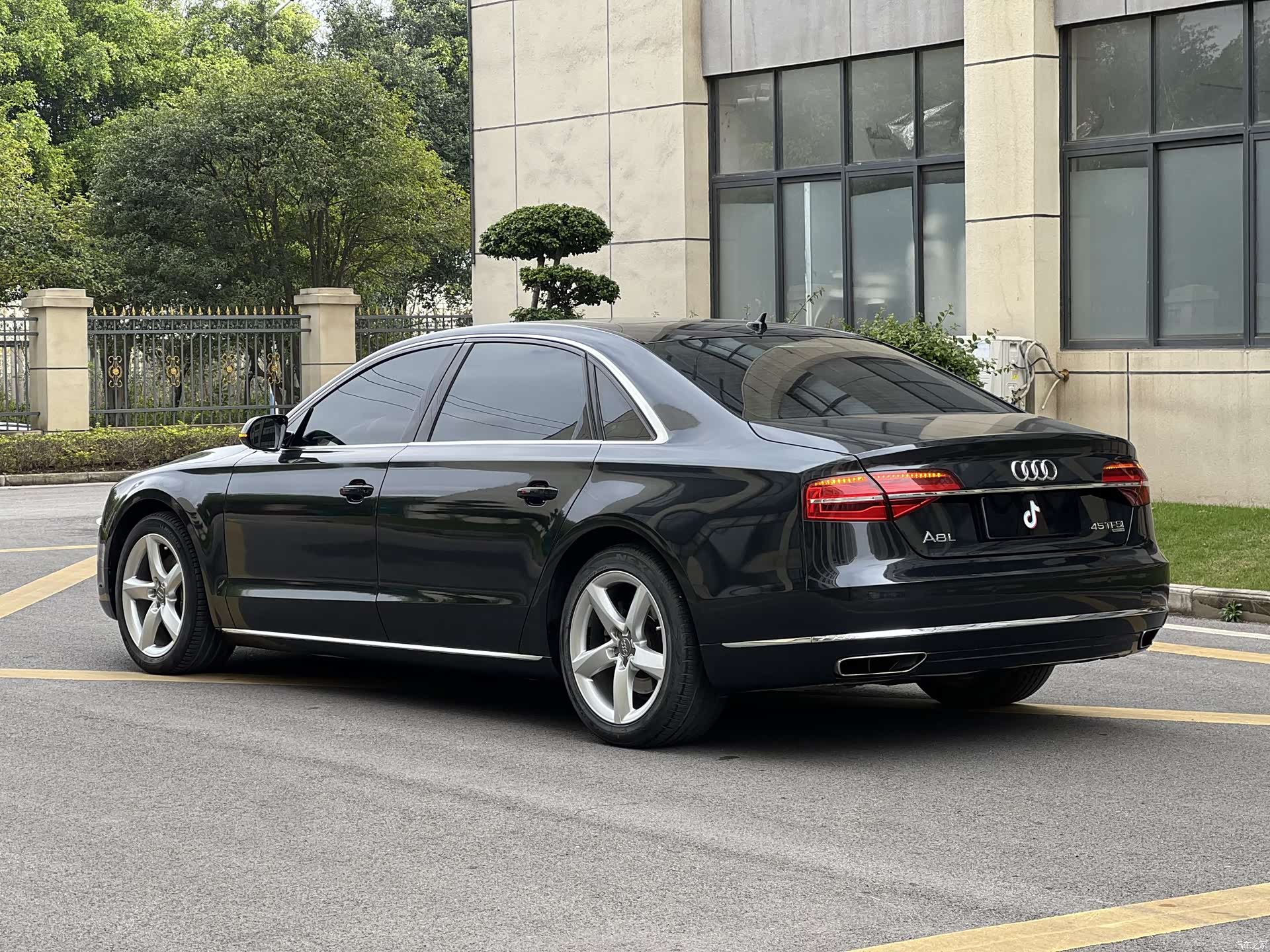 Audi A8L, 2015 24