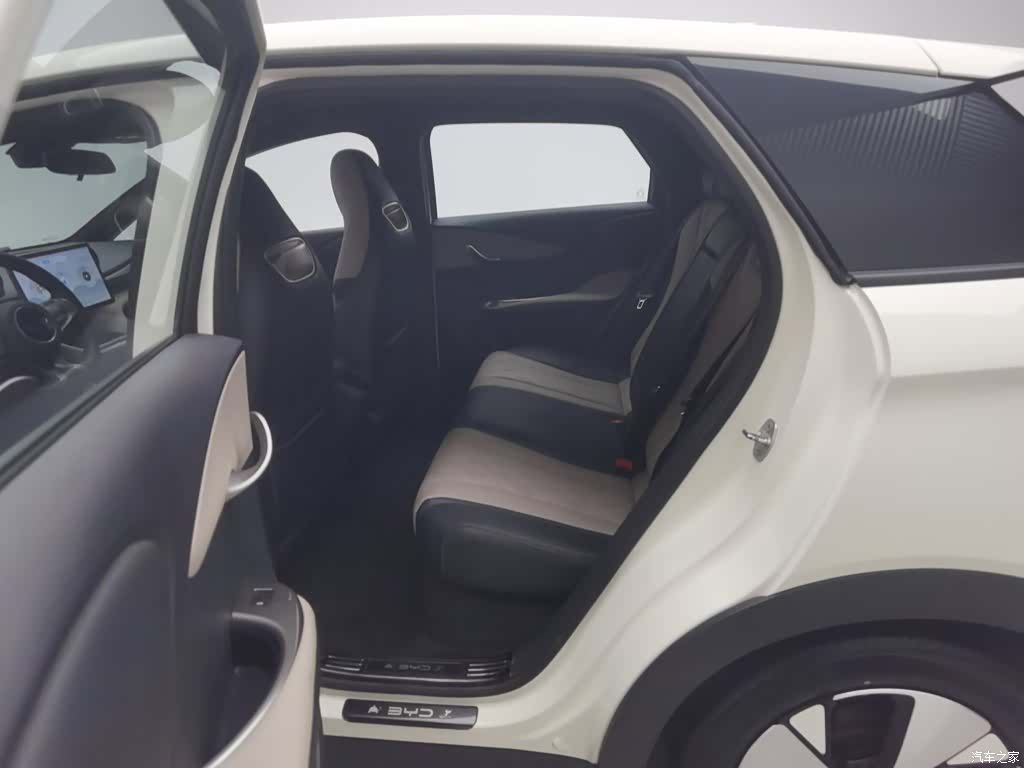 BYD Dolphin, 2024 15