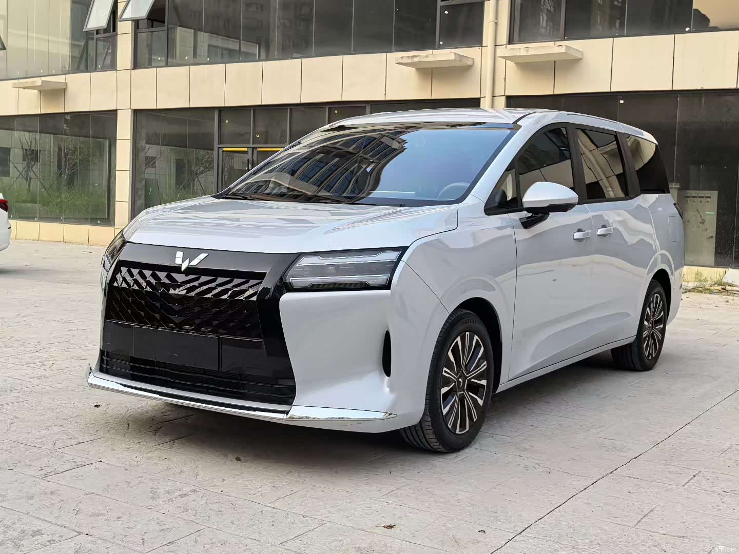 Wuling 730