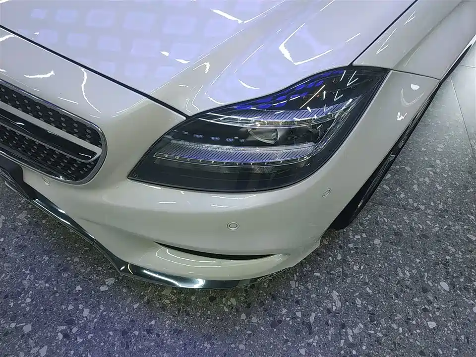Mercedes-Benz CLS Mercedes-Benz CLS