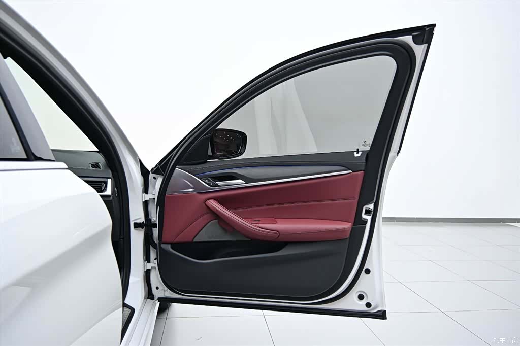 BMW 5 Series, 2024 21