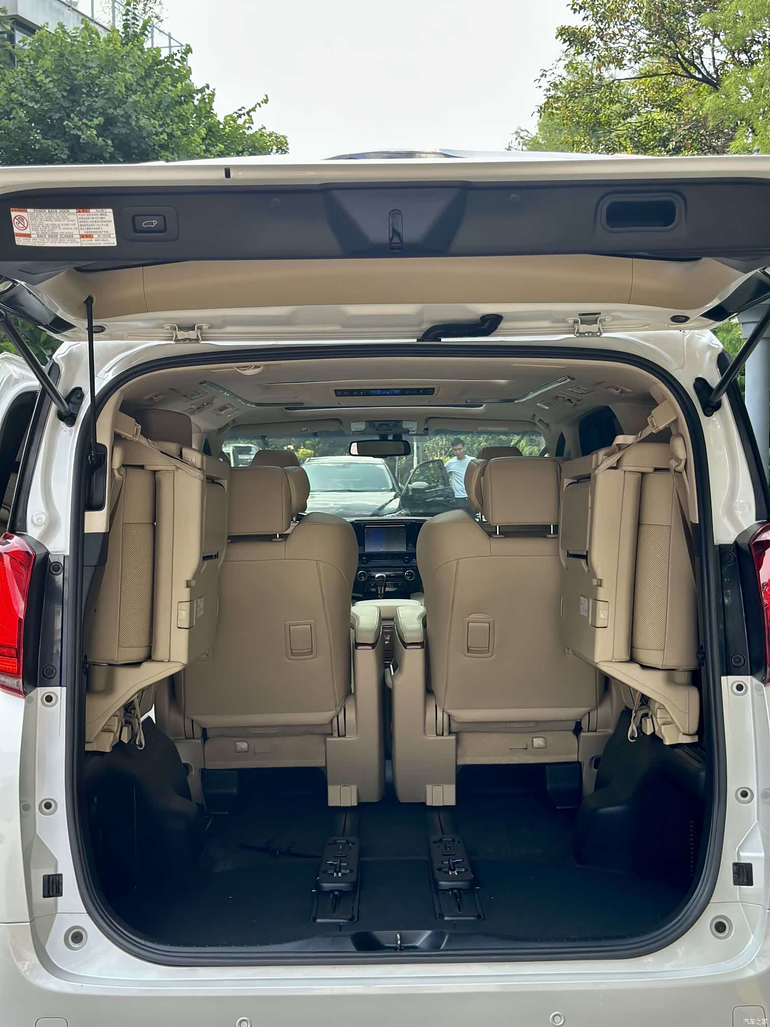 Toyota Alphard, 2017 21
