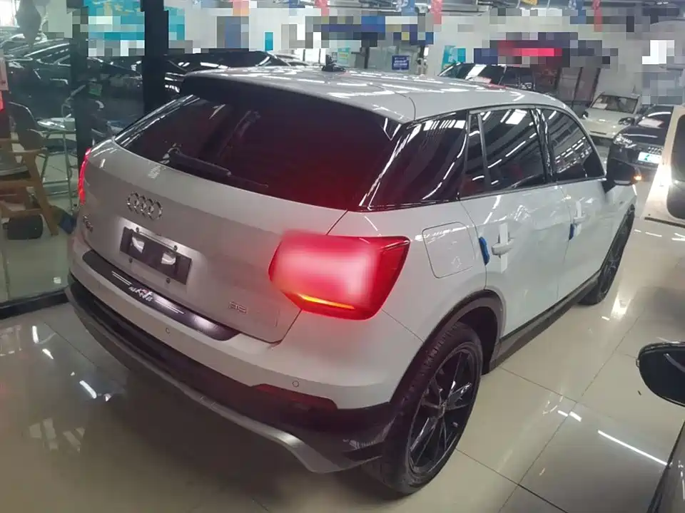 Audi Q2L