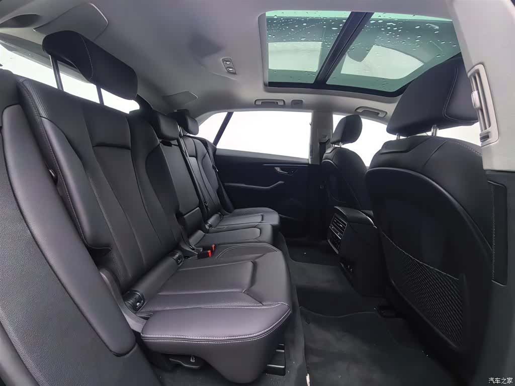 Audi Q8, 2025 10