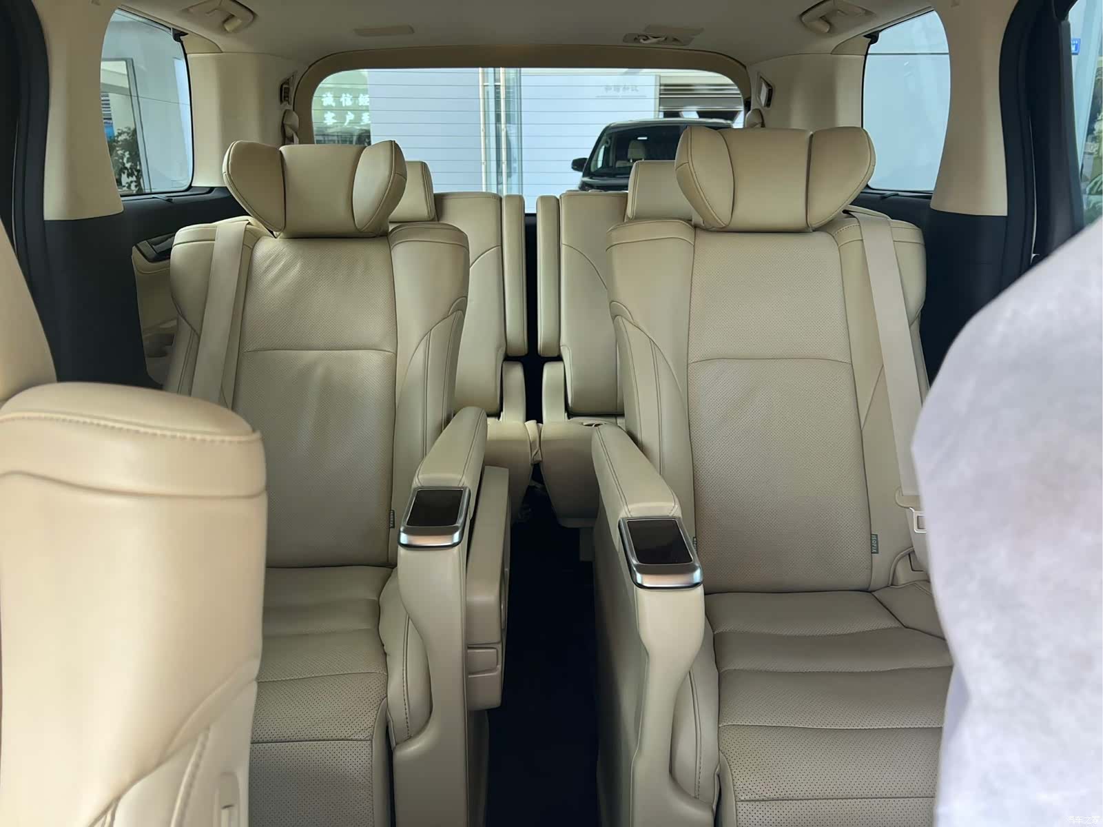 Toyota Alphard, 2019 8