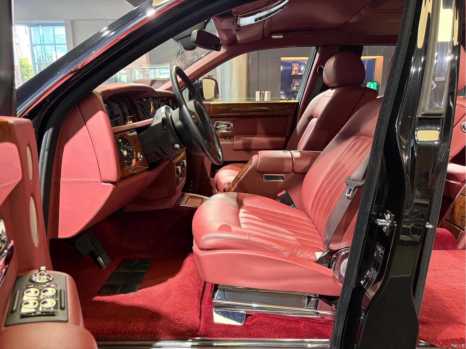 Rolls-Royce Phantom, 2012 4