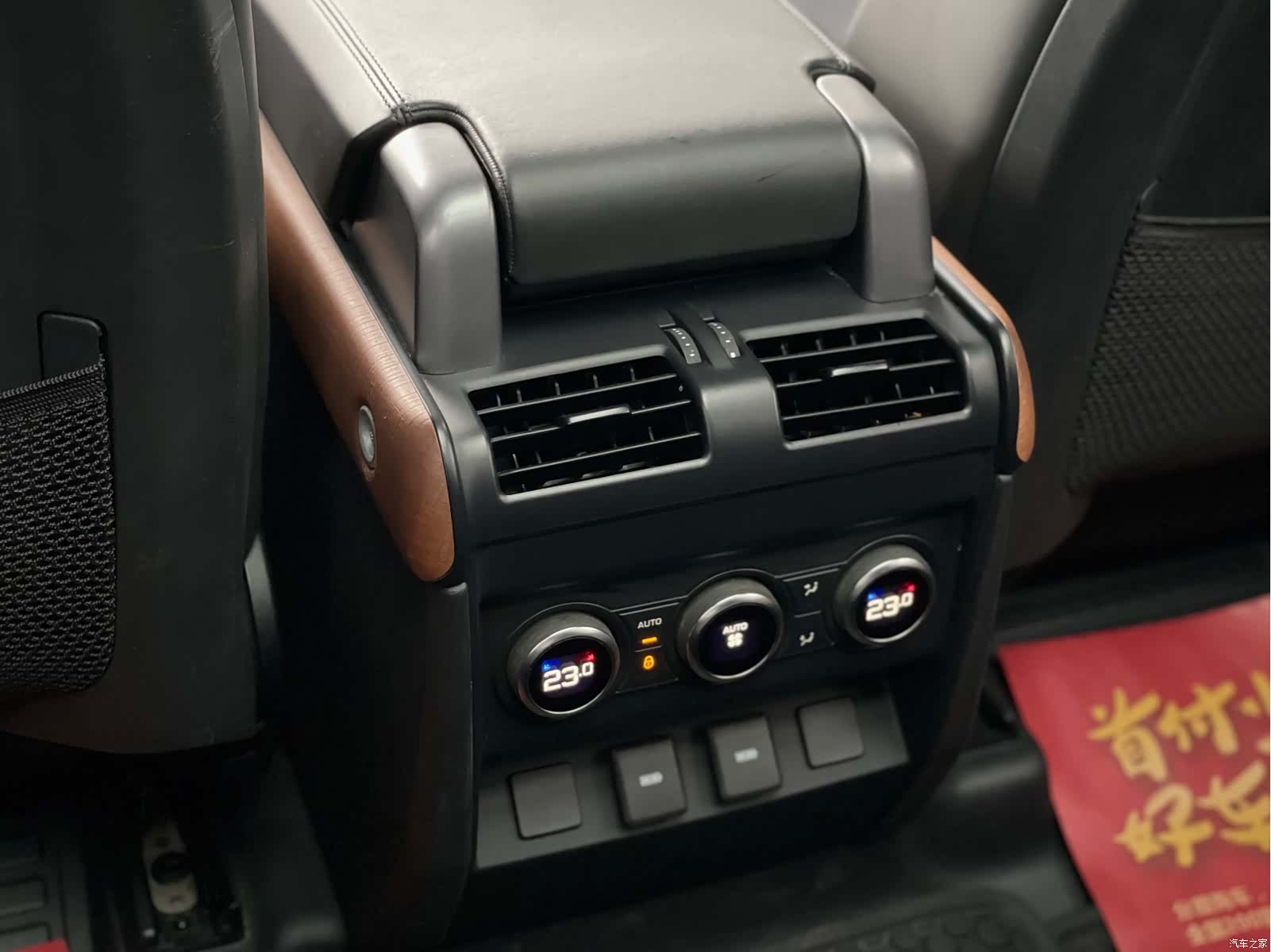 Land Rover Defender, 2023 19