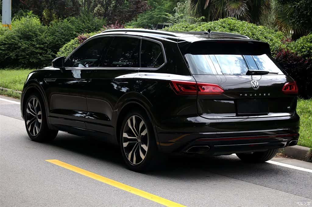 Volkswagen Touareg, 2019 все фото