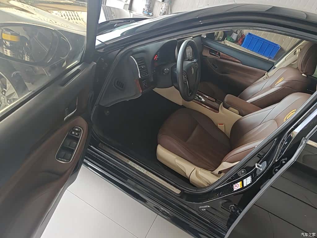 Toyota Crown, 2016 12