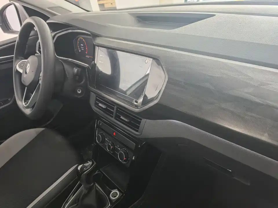 Volkswagen Exploring the shadow