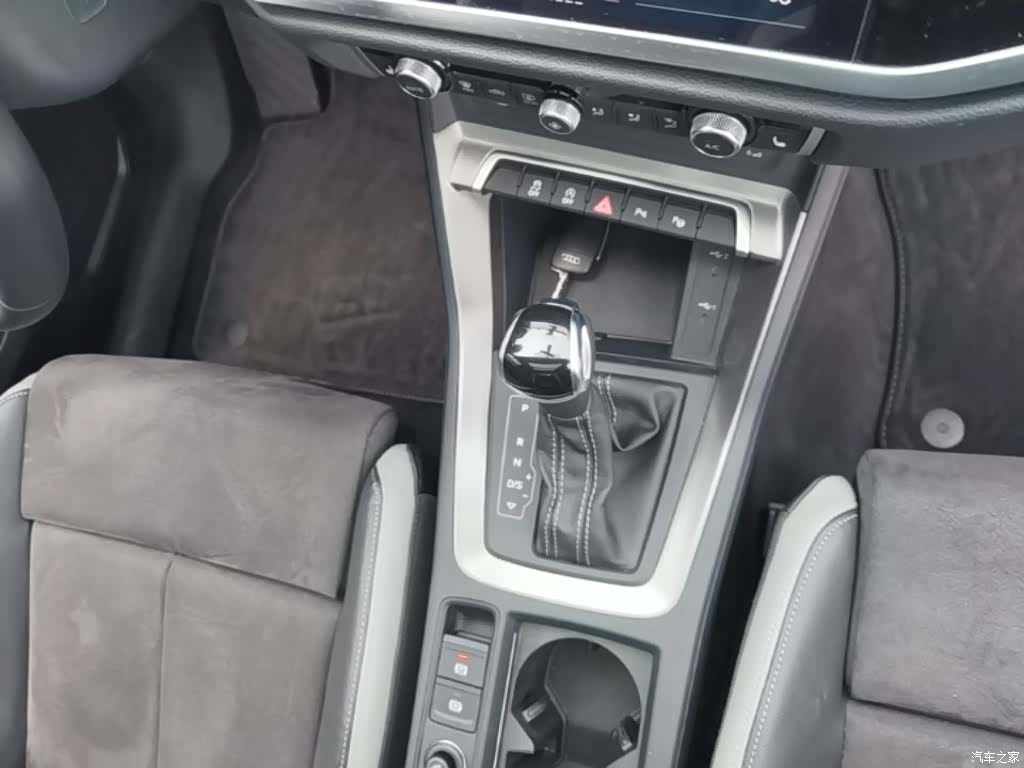 Audi Q3, 2023 14