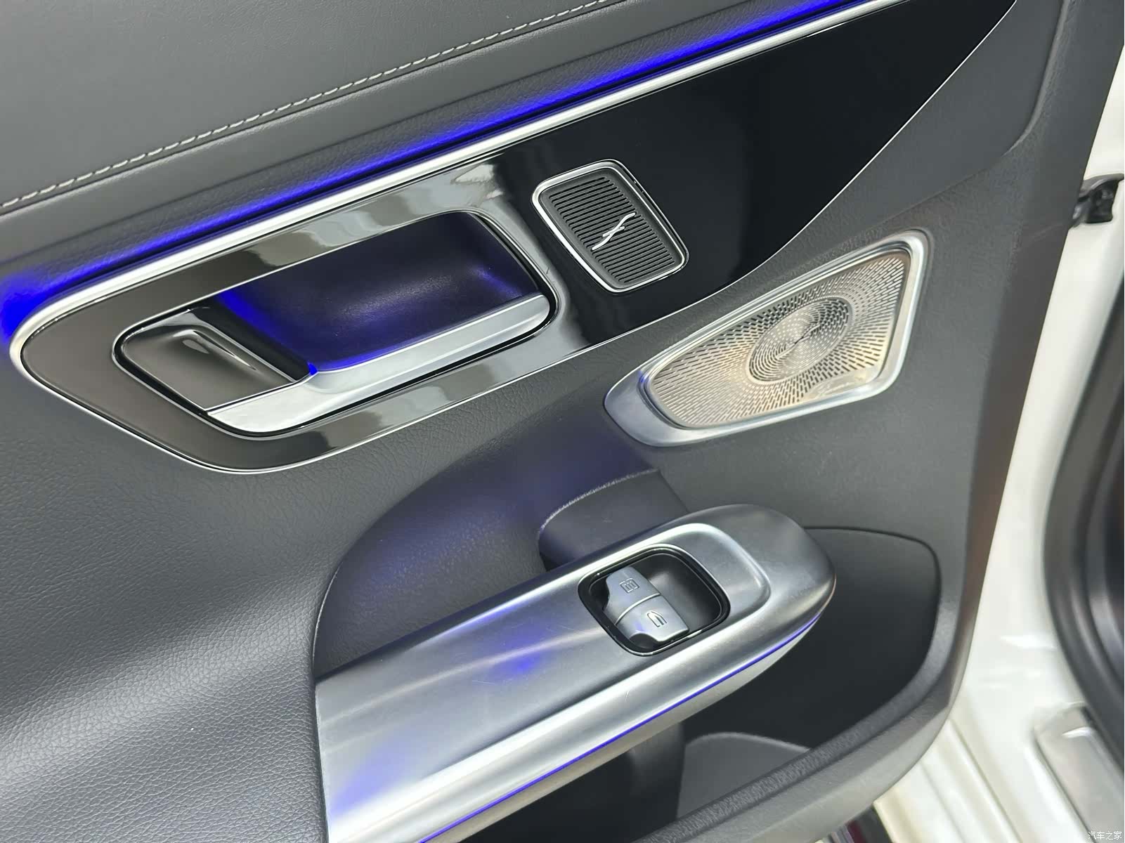 Mercedes-Benz C-Class, 2024 14