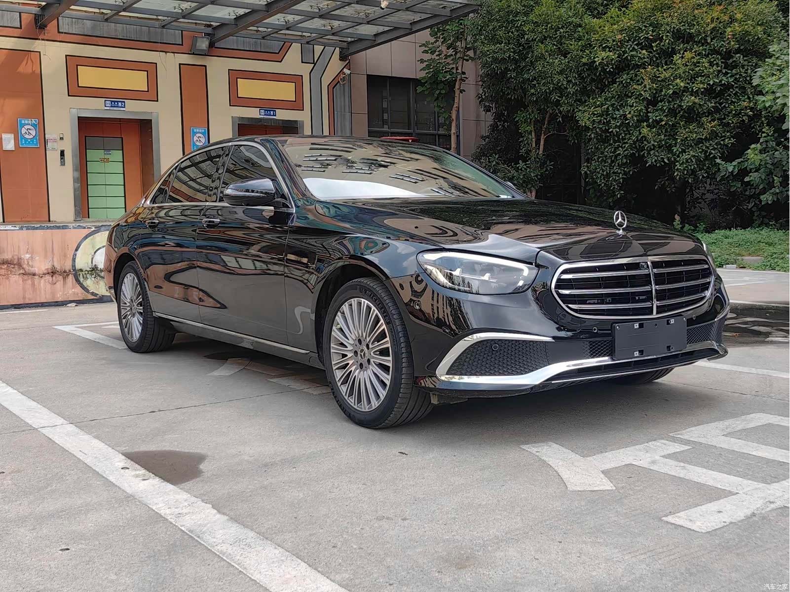 Mercedes-Benz E-Class, 2023 3