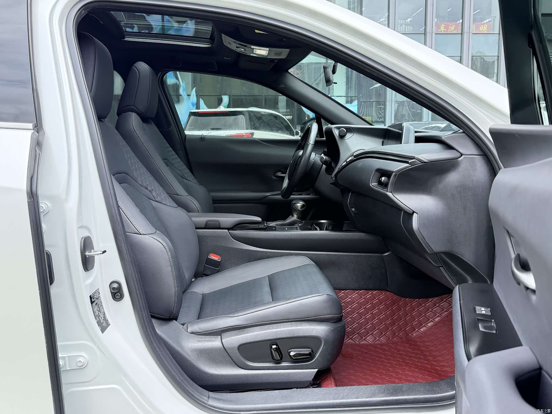 Lexus UX, 2022 8